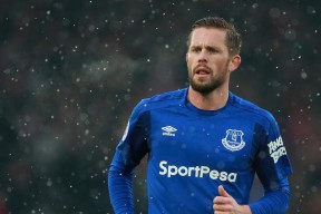 曼联读秒绝平后，球迷口风突变呼吁霍伊伦回归，德甲霍夫曼