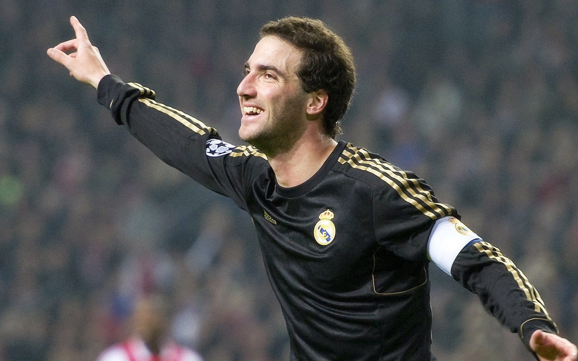 奥康纳的反击速度与传球精准，打破对手防线，josh 奥康纳